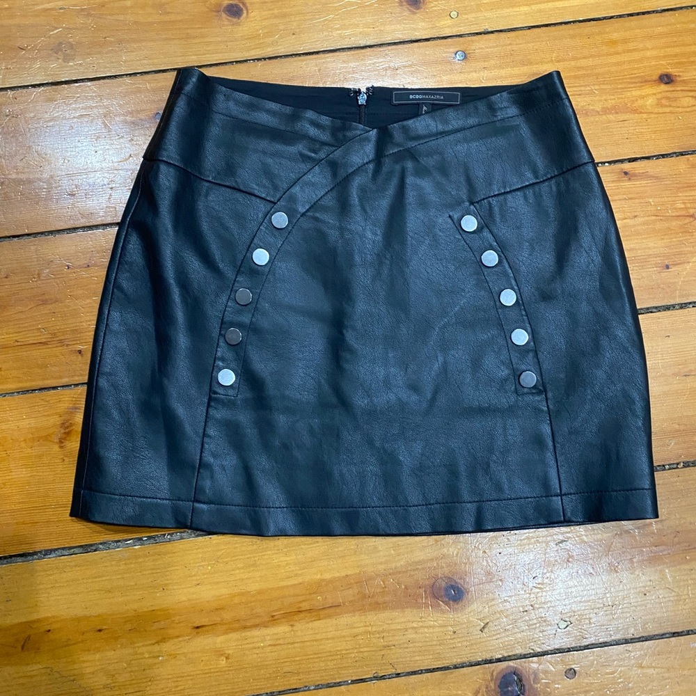 BCBGMaxAzria Black Mini Skirt with Button Details size 8